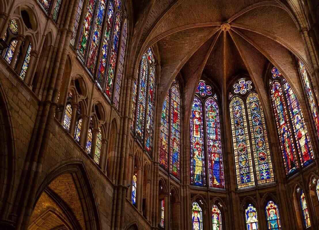 Fenêtres de cathédrale gothique