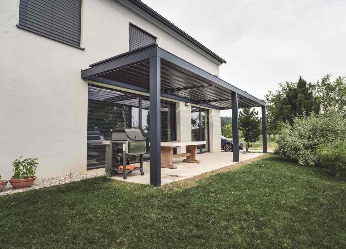 Pergola bioclimatique adossée Abrisud 