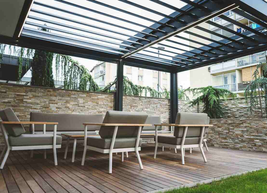 Terrasse avec pergola bioclimatique