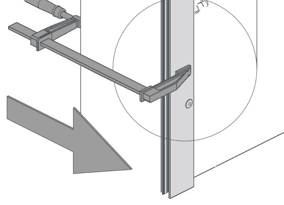 Fixer les coulisses avec des serre-joints