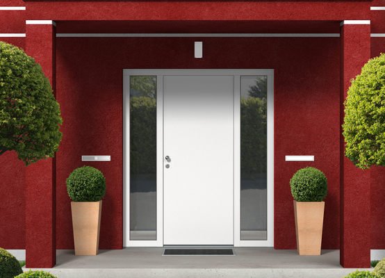 profilé porte pvc sur façade rouge