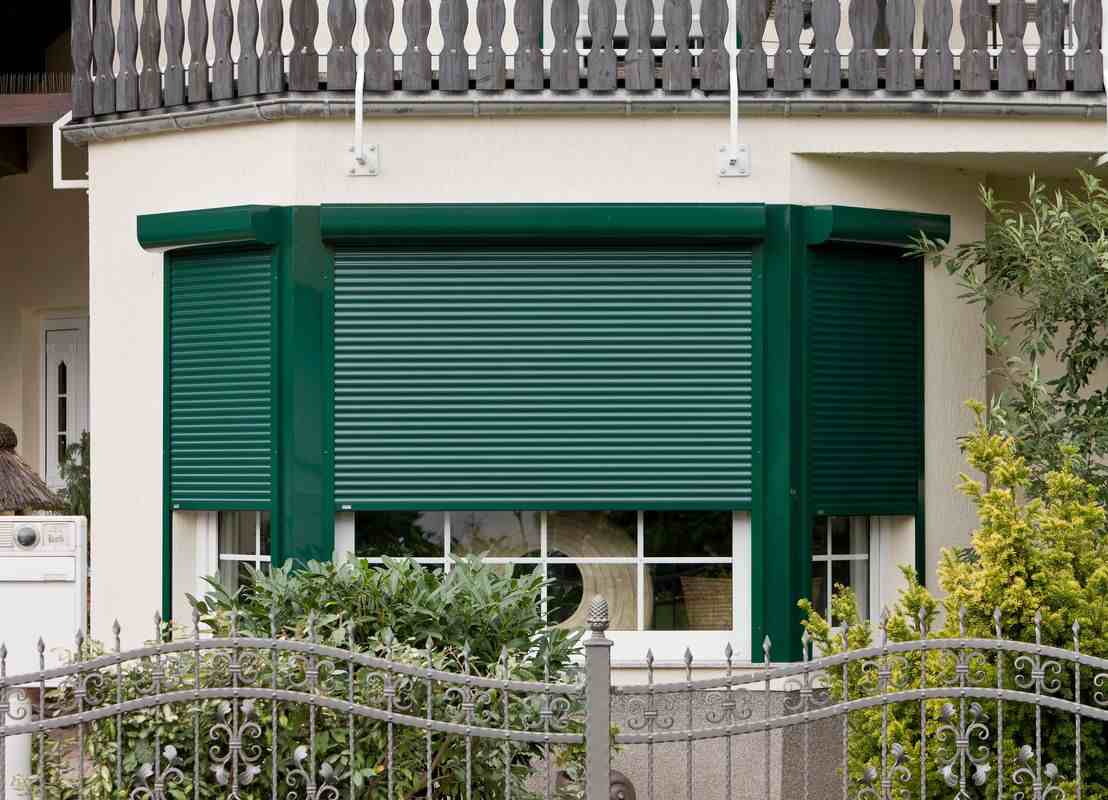 Volet roulant Alulux vert avec caisson extérieur